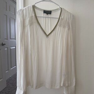 WYSE London Flowy white top, v-neckline